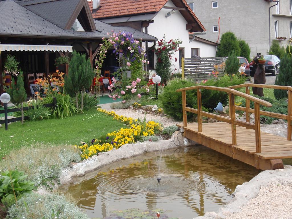 Bed And Breakfast Albatros Perusic Zewnętrze zdjęcie