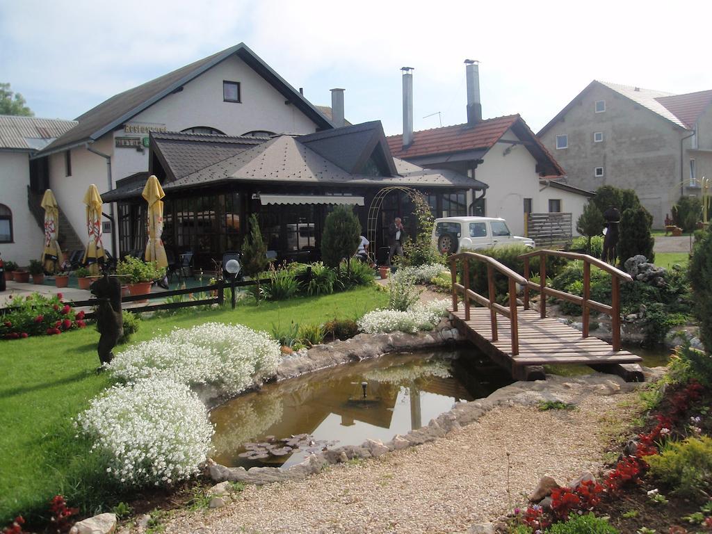 Bed And Breakfast Albatros Perusic Zewnętrze zdjęcie