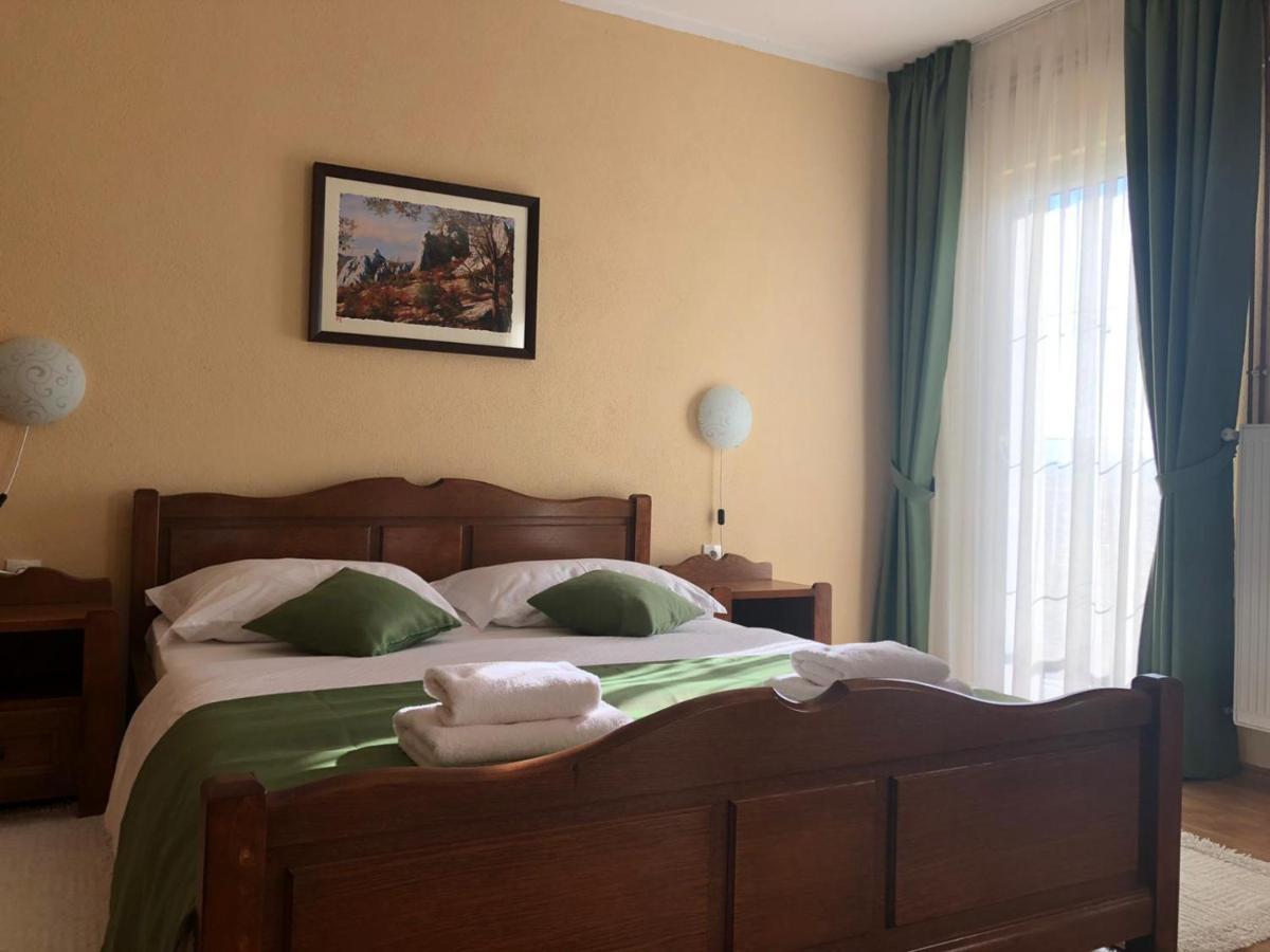 Bed And Breakfast Albatros Perusic Zewnętrze zdjęcie